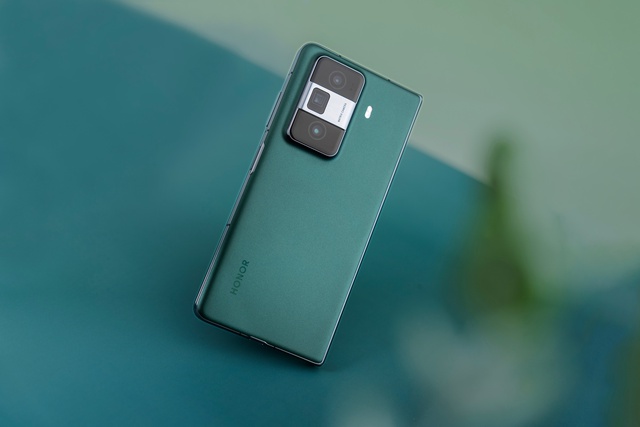 Ra mắt smartphone gập mỏng nhẹ thứ 2 thế giới: Chip Snapdragon 8 Gen 2, giá rẻ hơn cả Galaxy Z Flip6, nhưng muốn mua cũng khó- Ảnh 5. Ra mắt smartphone gập mỏng nhẹ thứ 2 thế giới: Chip Snapdragon 8 Gen 2, giá rẻ hơn cả Galaxy Z Flip6, nhưng muốn mua cũng khó- Ảnh 5.