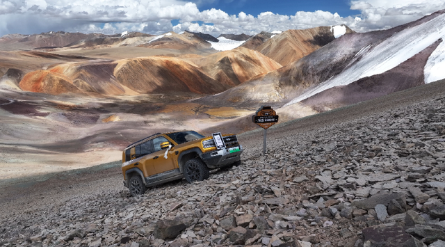 Một mẫu xe Trung Quốc lập kỷ lục thế giới về độ cao cao nhất đạt được khi lái một chiếc ô tô hybrid và đăng quang 'Vua cao nguyên'!- Ảnh 2. Một mẫu xe Trung Quốc lập kỷ lục thế giới về độ cao cao nhất đạt được khi lái một chiếc ô tô hybrid và đăng quang 'Vua cao nguyên'!- Ảnh 2.