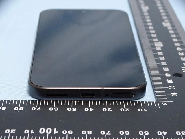 Đây là Pixel 9 Pro Fold: Smartphone màn hình gập sắp ra mắt của Google với camera "khủng"- Ảnh 13. Đây là Pixel 9 Pro Fold: Smartphone màn hình gập sắp ra mắt của Google với camera "khủng"- Ảnh 13.