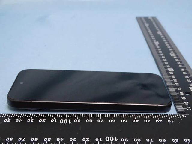 Đây là Pixel 9 Pro Fold: Smartphone màn hình gập sắp ra mắt của Google với camera "khủng"- Ảnh 12. Đây là Pixel 9 Pro Fold: Smartphone màn hình gập sắp ra mắt của Google với camera "khủng"- Ảnh 12.