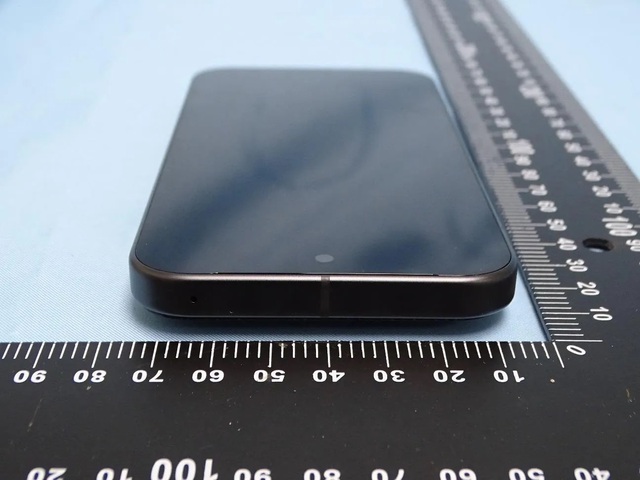 Đây là Pixel 9 Pro Fold: Smartphone màn hình gập sắp ra mắt của Google với camera "khủng"- Ảnh 11. Đây là Pixel 9 Pro Fold: Smartphone màn hình gập sắp ra mắt của Google với camera "khủng"- Ảnh 11.