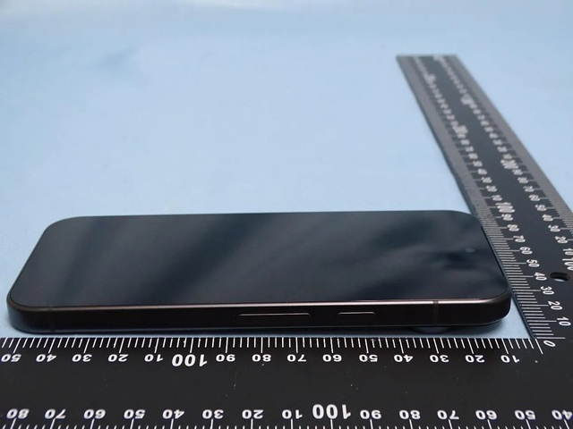 Đây là Pixel 9 Pro Fold: Smartphone màn hình gập sắp ra mắt của Google với camera "khủng"- Ảnh 10. Đây là Pixel 9 Pro Fold: Smartphone màn hình gập sắp ra mắt của Google với camera "khủng"- Ảnh 10.