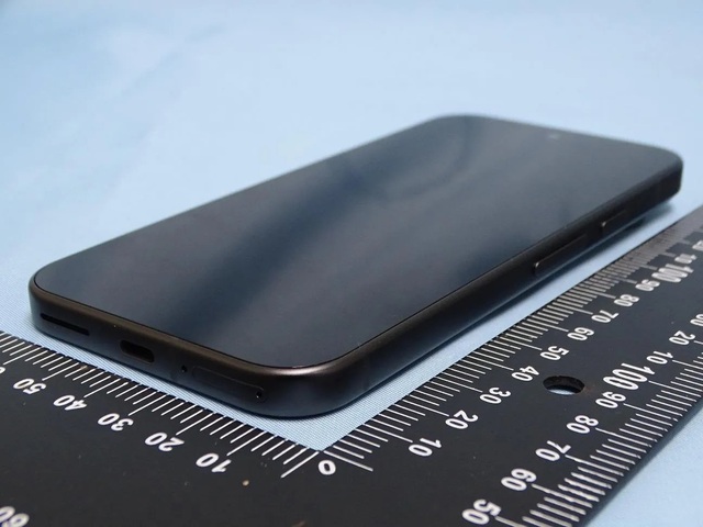 Đây là Pixel 9 Pro Fold: Smartphone màn hình gập sắp ra mắt của Google với camera "khủng"- Ảnh 9. Đây là Pixel 9 Pro Fold: Smartphone màn hình gập sắp ra mắt của Google với camera "khủng"- Ảnh 9.