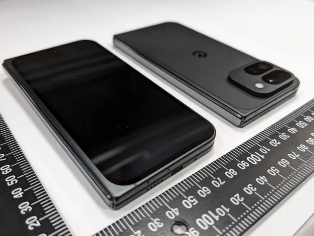 Đây là Pixel 9 Pro Fold: Smartphone màn hình gập sắp ra mắt của Google với camera "khủng"- Ảnh 6. Đây là Pixel 9 Pro Fold: Smartphone màn hình gập sắp ra mắt của Google với camera "khủng"- Ảnh 6.