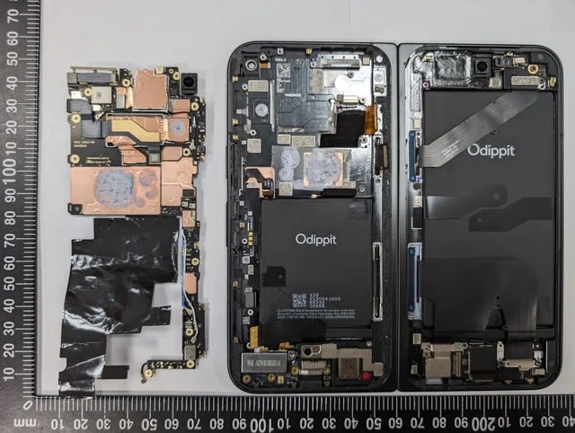 Đây là Pixel 9 Pro Fold: Smartphone màn hình gập sắp ra mắt của Google với camera "khủng"- Ảnh 5. Đây là Pixel 9 Pro Fold: Smartphone màn hình gập sắp ra mắt của Google với camera "khủng"- Ảnh 5.