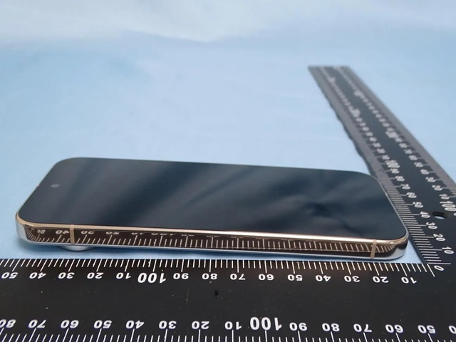 Đây là Pixel 9 Pro Fold: Smartphone màn hình gập sắp ra mắt của Google với camera "khủng"- Ảnh 18. Đây là Pixel 9 Pro Fold: Smartphone màn hình gập sắp ra mắt của Google với camera "khủng"- Ảnh 18.