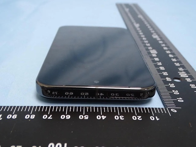 Đây là Pixel 9 Pro Fold: Smartphone màn hình gập sắp ra mắt của Google với camera "khủng"- Ảnh 27. Đây là Pixel 9 Pro Fold: Smartphone màn hình gập sắp ra mắt của Google với camera "khủng"- Ảnh 27.