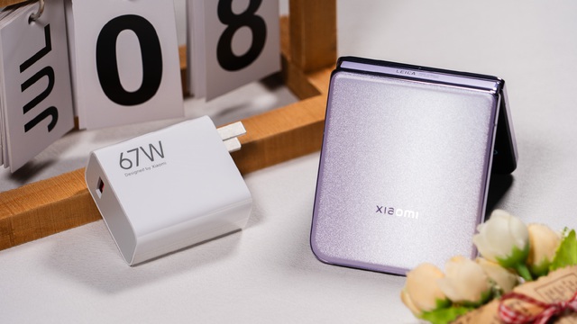 Cận cảnh Xiaomi MIX Flip: Thiết kế cực đẹp, màn hình phụ xịn nhất thế giới, pin cũng lớn nhất, giá rẻ hơn Galaxy Z Flip6- Ảnh 17. Cận cảnh Xiaomi MIX Flip: Thiết kế cực đẹp, màn hình phụ xịn nhất thế giới, pin cũng lớn nhất, giá rẻ hơn Galaxy Z Flip6- Ảnh 17.