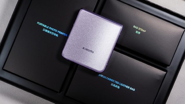 Cận cảnh Xiaomi MIX Flip: Thiết kế cực đẹp, màn hình phụ xịn nhất thế giới, pin cũng lớn nhất, giá rẻ hơn Galaxy Z Flip6- Ảnh 14. Cận cảnh Xiaomi MIX Flip: Thiết kế cực đẹp, màn hình phụ xịn nhất thế giới, pin cũng lớn nhất, giá rẻ hơn Galaxy Z Flip6- Ảnh 14.