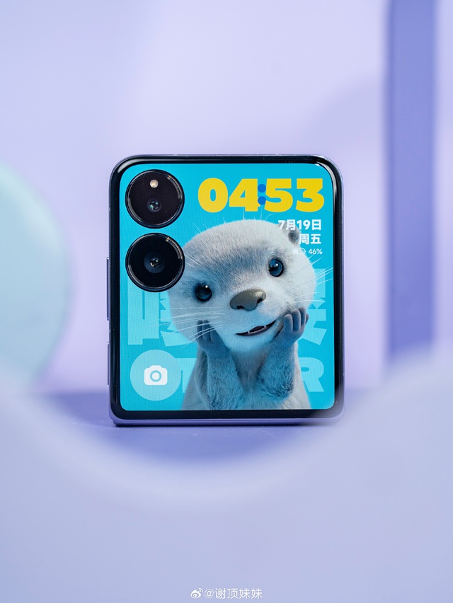 Cận cảnh Xiaomi MIX Flip: Thiết kế cực đẹp, màn hình phụ xịn nhất thế giới, pin cũng lớn nhất, giá rẻ hơn Galaxy Z Flip6- Ảnh 3. Cận cảnh Xiaomi MIX Flip: Thiết kế cực đẹp, màn hình phụ xịn nhất thế giới, pin cũng lớn nhất, giá rẻ hơn Galaxy Z Flip6- Ảnh 3.