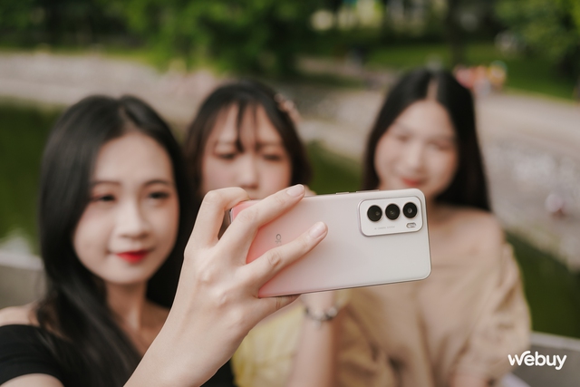 Chính thức ra mắt OPPO Reno12 series: Smartphone thiết kế đẹp, chụp ảnh AI cực chất cho giới trẻ, giá từ 9,49 triệu đồng- Ảnh 7. Chính thức ra mắt OPPO Reno12 series: Smartphone thiết kế đẹp, chụp ảnh AI cực chất cho giới trẻ, giá từ 9,49 triệu đồng- Ảnh 7.