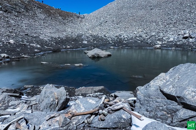 Ở độ cao 5.000 mét tại dãy Himalaya, có một hồ nước kỳ lạ với hàng trăm hài cốt người nằm bên trong!- Ảnh 4.