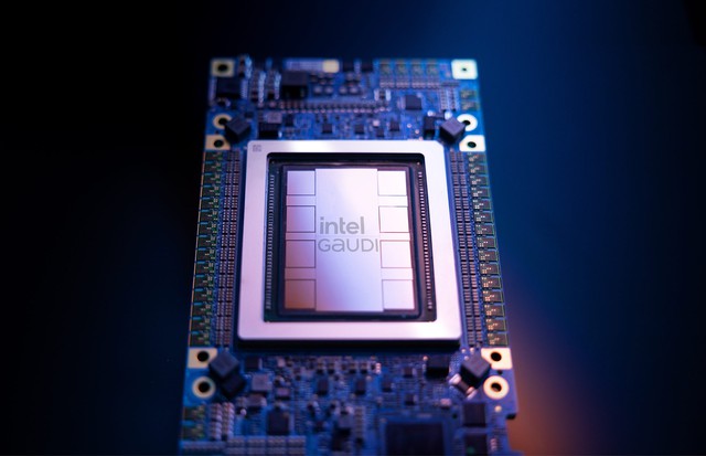 Thất bại trong cuộc đua chip AI trước NVIDIA và AMD, Intel đối diện thảm họa chưa từng thấy: Lợi nhuận bay hơi 85%, sắp sa thải 15.000 người- Ảnh 2. Thất bại trong cuộc đua chip AI trước NVIDIA và AMD, Intel đối diện thảm họa chưa từng thấy: Lợi nhuận bay hơi 85%, sắp sa thải 15.000 người- Ảnh 2.