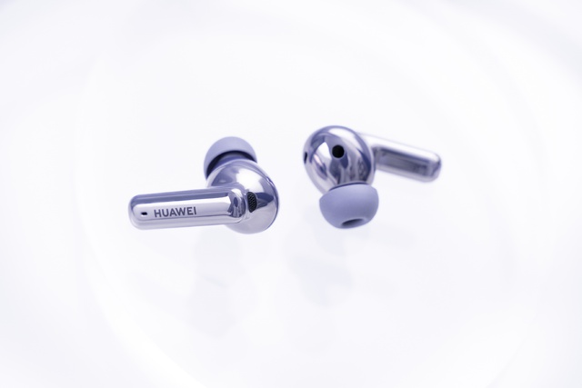 Huawei ra mắt tai nghe không dây giá rẻ: Chất âm ngon, có chống ồn thông minh cực xịn, pin 35 giờ- Ảnh 4. Huawei ra mắt tai nghe không dây giá rẻ: Chất âm ngon, có chống ồn thông minh cực xịn, pin 35 giờ- Ảnh 4.