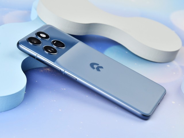 Hoá ra điện thoại cao cấp của hãng xe điện làm thì trông như thế này- Ảnh 4. Hoá ra điện thoại cao cấp của hãng xe điện làm thì trông như thế này- Ảnh 4.