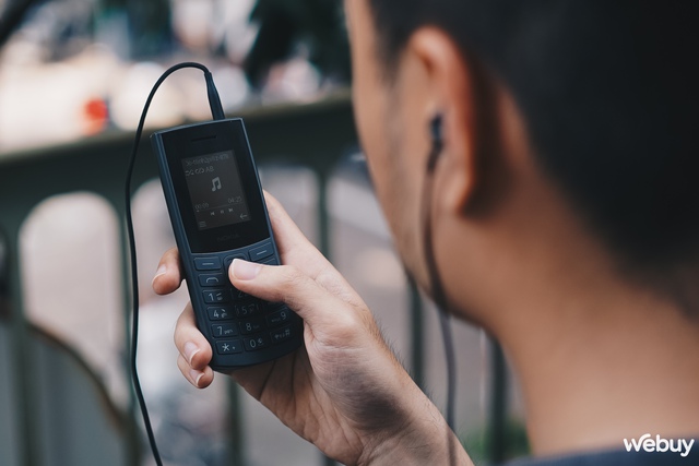Trên tay Nokia 105 4G Pro - điện thoại Trên tay Nokia 105 4G Pro - điện thoại