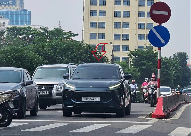 Mẫu xe Trung Quốc gây tò mò trên đường phố Việt Nam: Thì ra đã từng bán giá "sập sàn" rồi mất hút- Ảnh 1. Mẫu xe Trung Quốc gây tò mò trên đường phố Việt Nam: Thì ra đã từng bán giá "sập sàn" rồi mất hút- Ảnh 1.