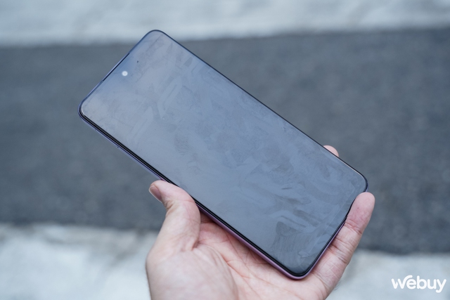 'Tra tấn' OPPO A3 để thử độ bền quân đội: Ngâm nước, ném cầu thang và cán xe qua- Ảnh 12. 'Tra tấn' OPPO A3 để thử độ bền quân đội: Ngâm nước, ném cầu thang và cán xe qua- Ảnh 12.