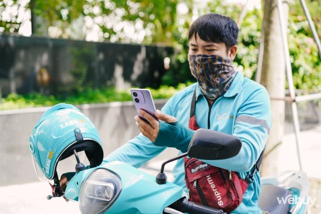 Không phải các sếp, đây mới là nghề "2 tay 2 smartphone" đông đảo nhất- Ảnh 9. Không phải các sếp, đây mới là nghề "2 tay 2 smartphone" đông đảo nhất- Ảnh 9.