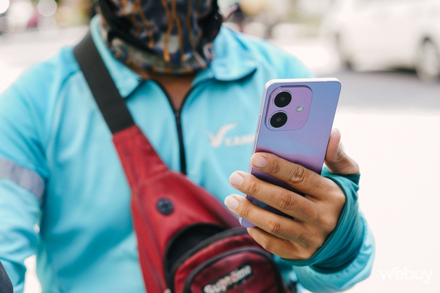 Không phải các sếp, đây mới là nghề "2 tay 2 smartphone" đông đảo nhất- Ảnh 8. Không phải các sếp, đây mới là nghề "2 tay 2 smartphone" đông đảo nhất- Ảnh 8.