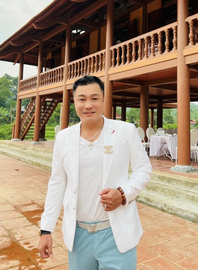 2 "ông hoàng màn bạc" Lý Hùng - Lê Tuấn Anh gặp lại sau 20 năm: Kẻ không vợ con, người lấy mỹ nhân- Ảnh 5. 2 "ông hoàng màn bạc" Lý Hùng - Lê Tuấn Anh gặp lại sau 20 năm: Kẻ không vợ con, người lấy mỹ nhân- Ảnh 5.