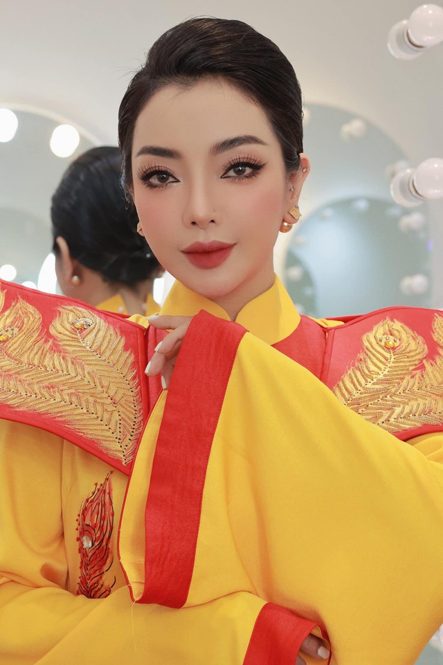 Nữ NSƯT mang hàm Trung tá, cưới chồng lai Pakistan, có cuộc sống hạnh phúc đáng ngưỡng mộ là ai?- Ảnh 1. Nữ NSƯT mang hàm Trung tá, cưới chồng lai Pakistan, có cuộc sống hạnh phúc đáng ngưỡng mộ là ai?- Ảnh 1.
