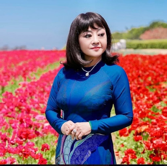 Danh ca Hương Lan: Đang hát có người dúi vàng 24K vào tay, người thì cho nhà, đất- Ảnh 1. Danh ca Hương Lan: Đang hát có người dúi vàng 24K vào tay, người thì cho nhà, đất- Ảnh 1.