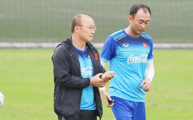 "Bóng đá đẹp quan trọng hơn bóng đá thắng" và cú trượt đau điếng của HLV Gong Oh-kyun- Ảnh 4. "Bóng đá đẹp quan trọng hơn bóng đá thắng" và cú trượt đau điếng của HLV Gong Oh-kyun- Ảnh 4.