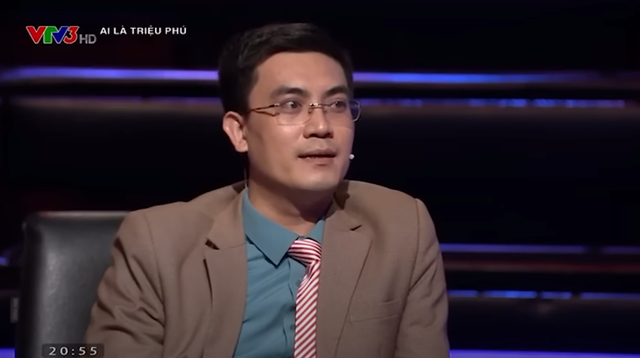Chánh văn phòng toà án tỉnh thi Ai là triệu phú, nhờ con gái lớp 5 trợ giúp câu hỏi 14 triệu- Ảnh 1. Chánh văn phòng toà án tỉnh thi Ai là triệu phú, nhờ con gái lớp 5 trợ giúp câu hỏi 14 triệu- Ảnh 1.