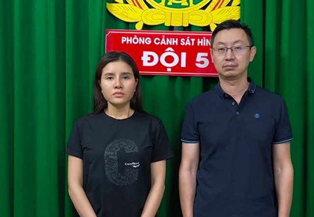 Phát hiện "ổ" bán dâm với 200 tiếp viên, thu giữ hơn 21 tỷ đồng tại nhà ông trùm- Ảnh 1. Phát hiện "ổ" bán dâm với 200 tiếp viên, thu giữ hơn 21 tỷ đồng tại nhà ông trùm- Ảnh 1.
