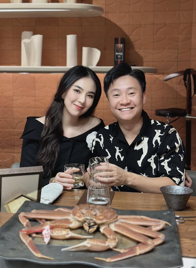 Cô gái xuất hiện trên báo Hoa Học Trò 20 năm trước: U35 đẹp hơn xưa, chồng đại gia hy sinh nhiều vì vợ- Ảnh 4. Cô gái xuất hiện trên báo Hoa Học Trò 20 năm trước: U35 đẹp hơn xưa, chồng đại gia hy sinh nhiều vì vợ- Ảnh 4.