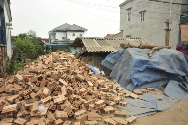 Tin mới vụ cụ bà nghi bị đuổi khỏi nhà: Con dâu muốn nhường nhà cho mẹ ở nhưng quyết không sang tên lại- Ảnh 2. Tin mới vụ cụ bà nghi bị đuổi khỏi nhà: Con dâu muốn nhường nhà cho mẹ ở nhưng quyết không sang tên lại- Ảnh 2.
