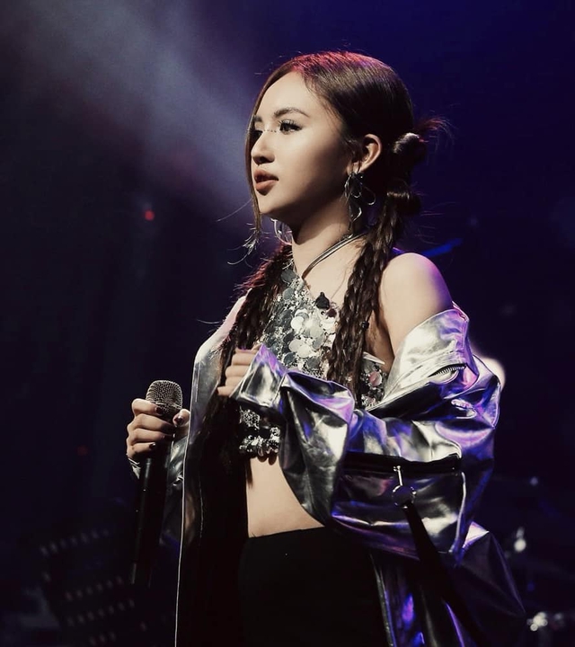 Con gái “nữ hoàng Wushu” Thúy Hiền: Hát hay như bố, xinh gái giống mẹ, muốn vào showbiz- Ảnh 2. Con gái “nữ hoàng Wushu” Thúy Hiền: Hát hay như bố, xinh gái giống mẹ, muốn vào showbiz- Ảnh 2.