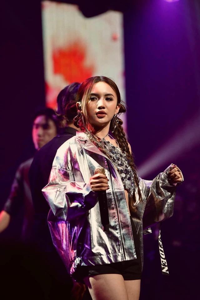 Con gái “nữ hoàng Wushu” Thúy Hiền: Hát hay như bố, xinh gái giống mẹ, muốn vào showbiz- Ảnh 1. Con gái “nữ hoàng Wushu” Thúy Hiền: Hát hay như bố, xinh gái giống mẹ, muốn vào showbiz- Ảnh 1.