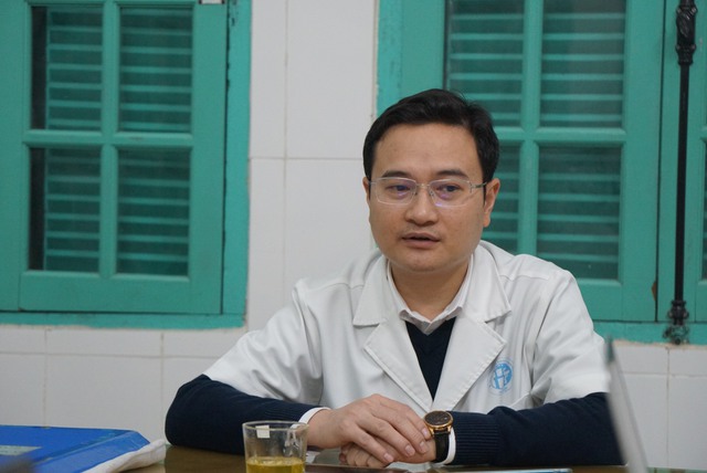 Làm theo trào lưu trên mạng, nam sinh 17 tuổi phải nhập viện cấp cứu lấy dị vật dài 26cm ra khỏi niệu đạo- Ảnh 2. Làm theo trào lưu trên mạng, nam sinh 17 tuổi phải nhập viện cấp cứu lấy dị vật dài 26cm ra khỏi niệu đạo- Ảnh 2.