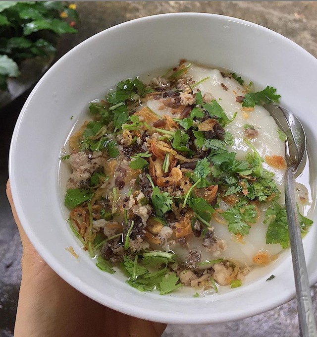 Khách Tây tâm đắc món giá rẻ bán ở vỉa hè Hà Nội, bay từ Nam ra Bắc chỉ để ăn vào mùa đông- Ảnh 9. Khách Tây tâm đắc món giá rẻ bán ở vỉa hè Hà Nội, bay từ Nam ra Bắc chỉ để ăn vào mùa đông- Ảnh 9.