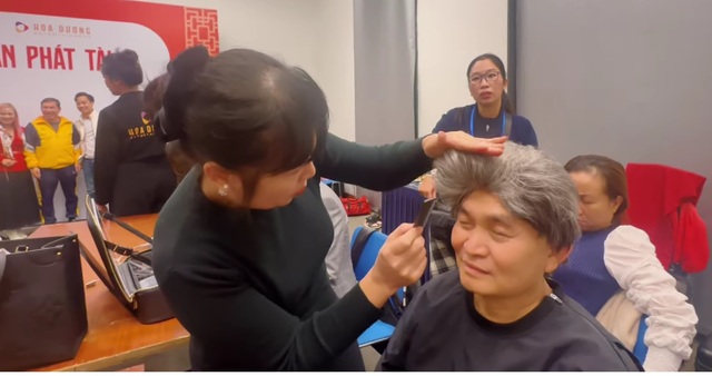 NSƯT Xuân Hinh: "Tôi diễn cho Hồng Vân cả tháng trời, được trả có 12 triệu thì không nói ra"- Ảnh 1. NSƯT Xuân Hinh: "Tôi diễn cho Hồng Vân cả tháng trời, được trả có 12 triệu thì không nói ra"- Ảnh 1.