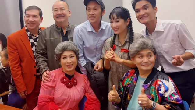 NSƯT Xuân Hinh: "Tôi diễn cho Hồng Vân cả tháng trời, được trả có 12 triệu thì không nói ra"- Ảnh 3. NSƯT Xuân Hinh: "Tôi diễn cho Hồng Vân cả tháng trời, được trả có 12 triệu thì không nói ra"- Ảnh 3.