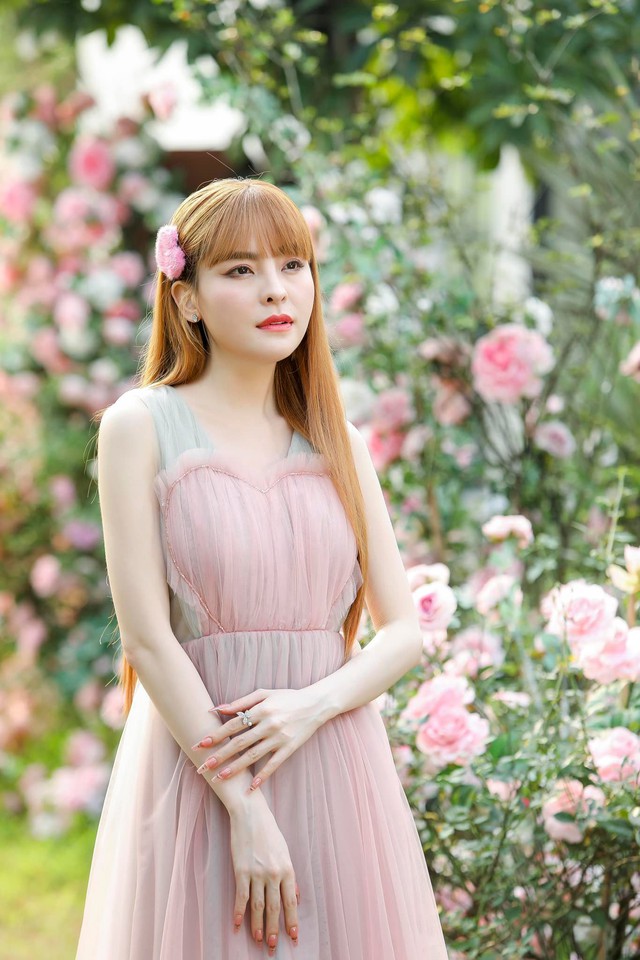 Cháu gái NSƯT Kim Tiểu Long - Saka Trương Tuyền lên tiếng về thông tin "3 năm 2 đời chồng"- Ảnh 2. Cháu gái NSƯT Kim Tiểu Long - Saka Trương Tuyền lên tiếng về thông tin "3 năm 2 đời chồng"- Ảnh 2.