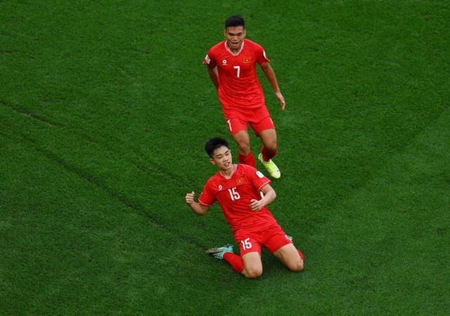 Báo Anh dự đoán tuyển Việt Nam thắng kịch tính Indonesia, sẽ đoạt vé đi tiếp tại Asian Cup- Ảnh 1.