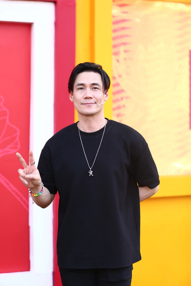 Cuộc sống của nam ca sĩ Việt nổi tiếng hiện ra sao sau khi vợ bị bắt, phải hủy cả live show?- Ảnh 1.