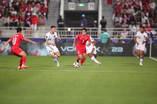 TRỰC TIẾP Việt Nam 0-1 Indonesia: Đội tuyển Việt Nam chính thức bị loại- Ảnh 4.