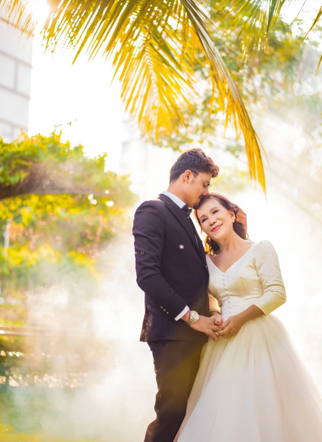 Từng bị đồn thường xuyên lục đục, hôn nhân của cô dâu 65 tuổi và chồng ngoại quốc kém 41 tuổi giờ ra sao?- Ảnh 2. Từng bị đồn thường xuyên lục đục, hôn nhân của cô dâu 65 tuổi và chồng ngoại quốc kém 41 tuổi giờ ra sao?- Ảnh 2.