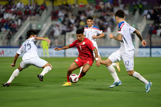 Thái Lan xứng danh "ông lớn" dù "vừa ốm dậy", khiến tuyển Việt Nam đối mặt với cú lao dốc khó ngờ- Ảnh 3. Thái Lan xứng danh "ông lớn" dù "vừa ốm dậy", khiến tuyển Việt Nam đối mặt với cú lao dốc khó ngờ- Ảnh 3.