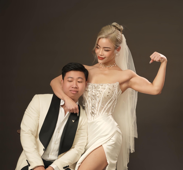 Cô dâu Hà Nội khoe cơ bắp cuồn cuộn, bế chú rể trong ảnh cưới, bố mẹ hai bên đưa ra nhận xét- Ảnh 2. Cô dâu Hà Nội khoe cơ bắp cuồn cuộn, bế chú rể trong ảnh cưới, bố mẹ hai bên đưa ra nhận xét- Ảnh 2.