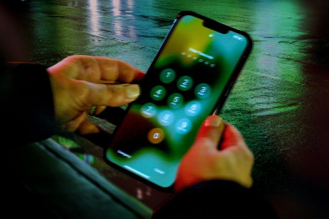 iPhone vừa ra mắt tính năng rất "khẩn cấp": Ai cũng phải bật ngay nếu không muốn tài khoản mất sạch tiền!- Ảnh 1. iPhone vừa ra mắt tính năng rất "khẩn cấp": Ai cũng phải bật ngay nếu không muốn tài khoản mất sạch tiền!- Ảnh 1.