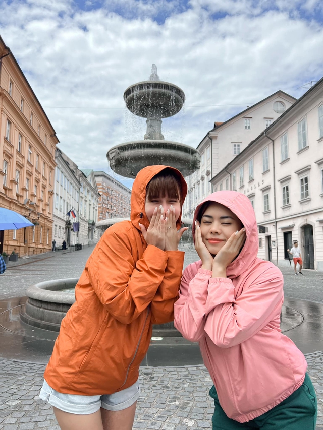 Bù đắp tuổi trẻ "đói kém", đôi bạn thân đưa nhau đi 19 nước châu Âu, du lịch sang chảnh kỷ niệm 18 năm tình bạn- Ảnh 16. Bù đắp tuổi trẻ "đói kém", đôi bạn thân đưa nhau đi 19 nước châu Âu, du lịch sang chảnh kỷ niệm 18 năm tình bạn- Ảnh 16.