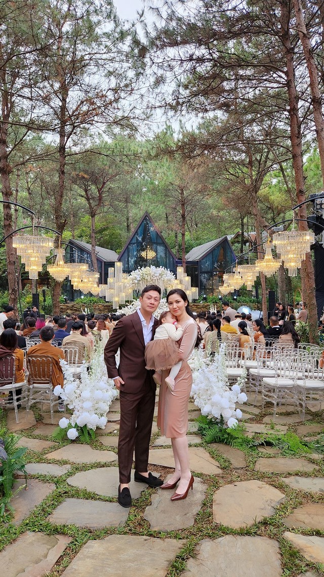 Hôn nhân viên mãn của MC Anh Tuấn bên bà xã xinh đẹp kém 14 tuổi, từng dự thi hoa hậu- Ảnh 5. Hôn nhân viên mãn của MC Anh Tuấn bên bà xã xinh đẹp kém 14 tuổi, từng dự thi hoa hậu- Ảnh 5.
