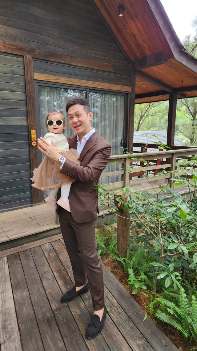 Hôn nhân viên mãn của MC Anh Tuấn bên bà xã xinh đẹp kém 14 tuổi, từng dự thi hoa hậu- Ảnh 6. Hôn nhân viên mãn của MC Anh Tuấn bên bà xã xinh đẹp kém 14 tuổi, từng dự thi hoa hậu- Ảnh 6.