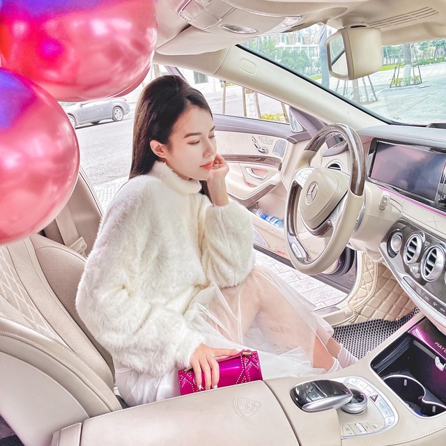 Bù đắp tuổi trẻ "đói kém", đôi bạn thân đưa nhau đi 19 nước châu Âu, du lịch sang chảnh kỷ niệm 18 năm tình bạn- Ảnh 1. Bù đắp tuổi trẻ "đói kém", đôi bạn thân đưa nhau đi 19 nước châu Âu, du lịch sang chảnh kỷ niệm 18 năm tình bạn- Ảnh 1.